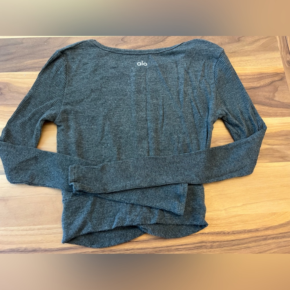 Alo - Twist front cropped sweater (very soft) - Picture 2 of 3